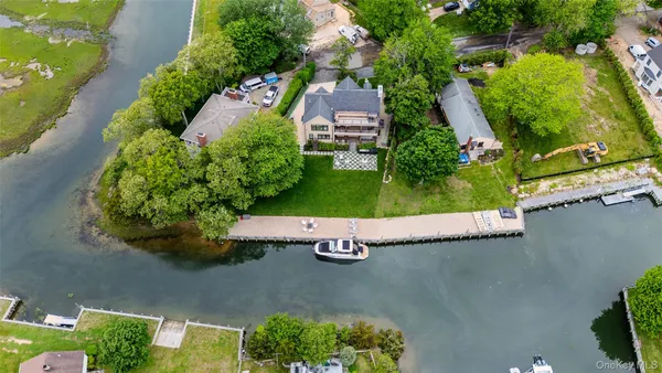 $2,899,000 | 405 Williamsburgh Drive, Southold, NY 11971