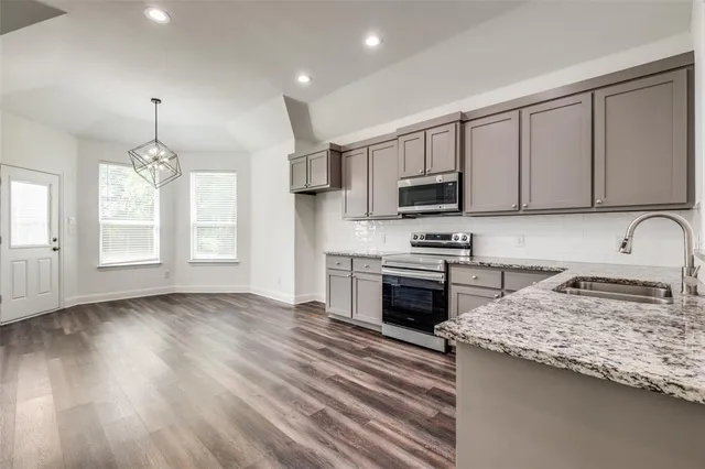 $2,500 | 2918 Morgan Drive, Dallas, TX 75241