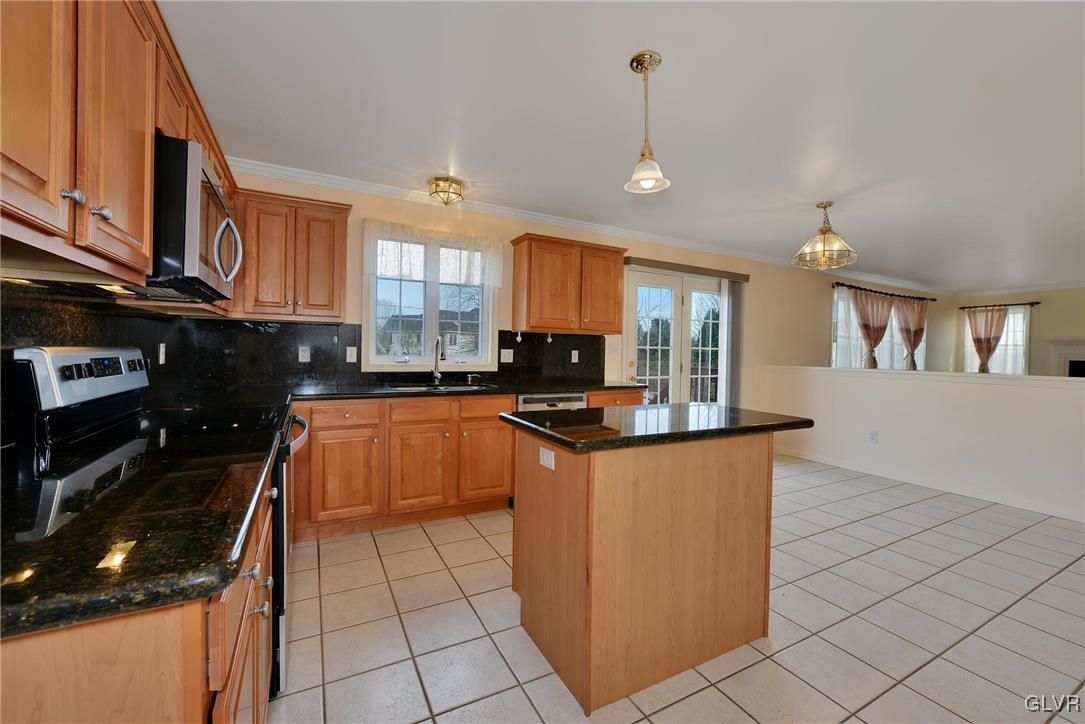 1675 Ridgeview Drive Allentown, PA 18104 - Photo 12 of 35 Gallery Image 12