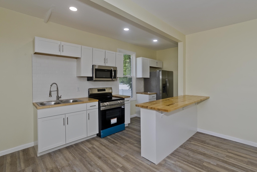 205 St James Avenue Springfield, MA 01109 - Photo 7 of 28