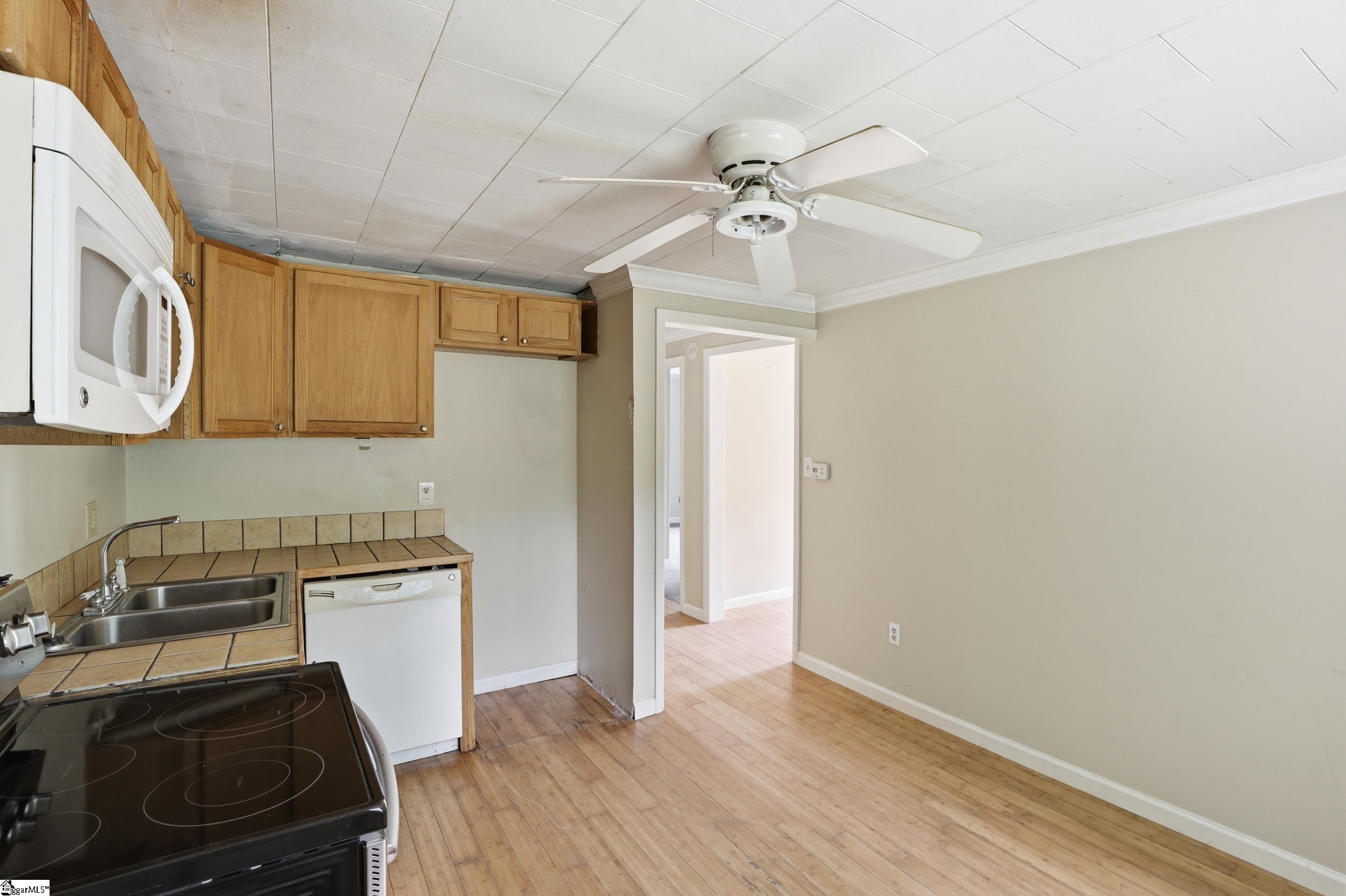 231 State Rd S-42-2985 Landrum, SC 29356 - Photo 6 of 30
