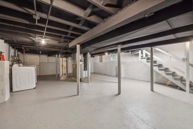 $3,900 | 2429 Central Street, Evanston, IL 60201