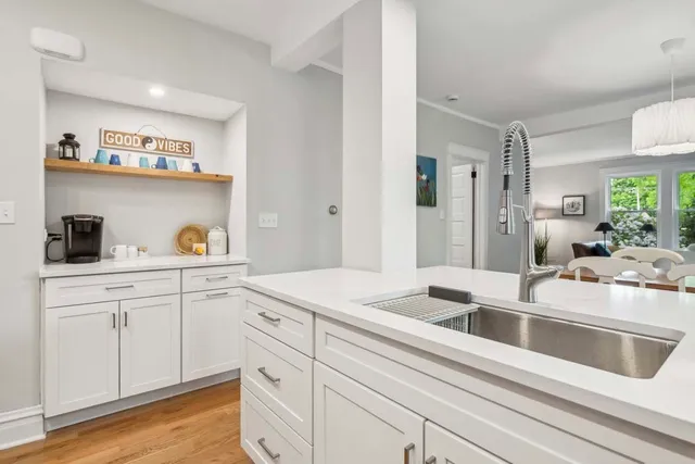 $3,900 | 2429 Central Street, Evanston, IL 60201