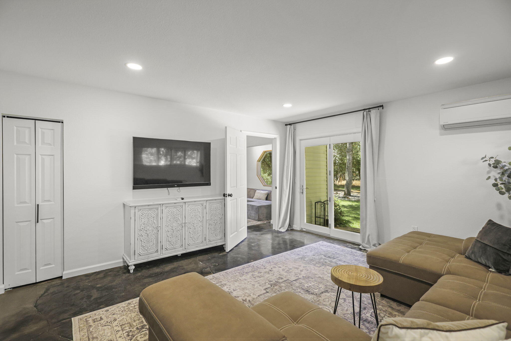 15745 Montgomery Ranch Road Redding, CA 96001 - Photo 8 of 60 Living Room