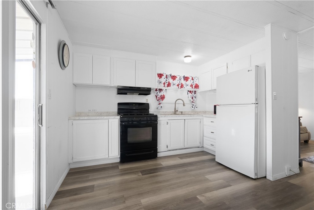 9391 California Avenue, Unit 113 Riverside, CA 92503 - Photo 5 of 31 Kitchen