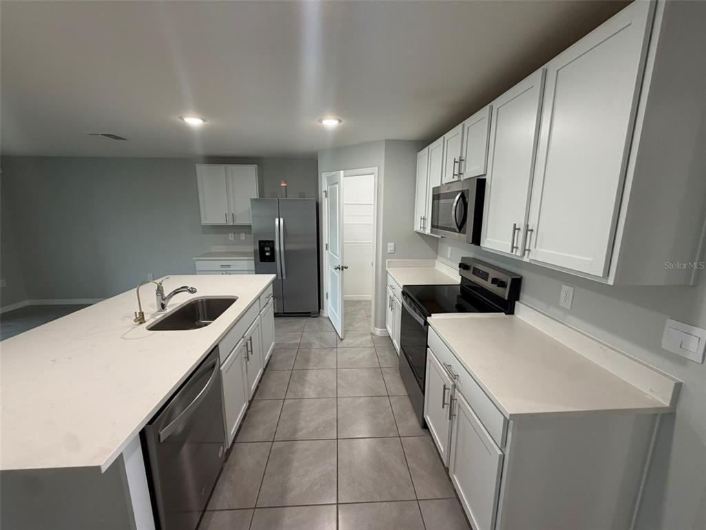 4703 Southwest 85th Place Ocala, FL 34476 - Photo 4 of 29