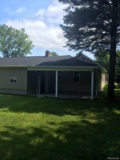 2883 Beach Road Port Huron, MI 48060 - Photo 9 of 15 photo 3 (7).jpg