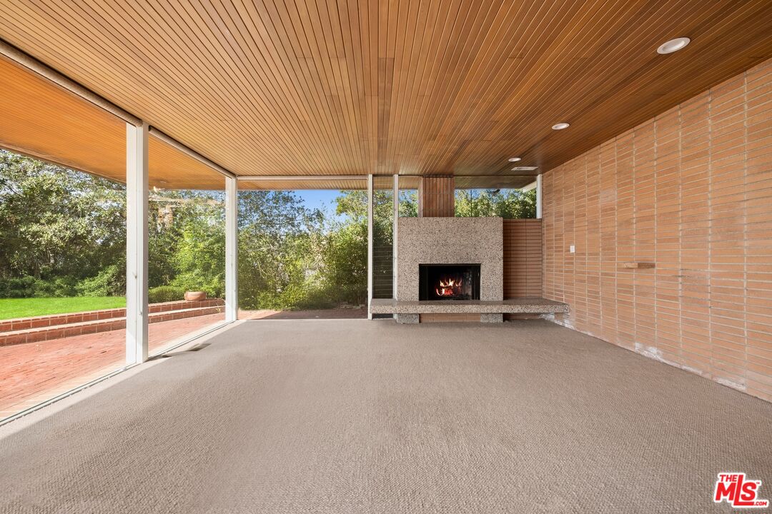 590 North Tigertail Road Los Angeles, CA 90049 - Photo 5 of 16