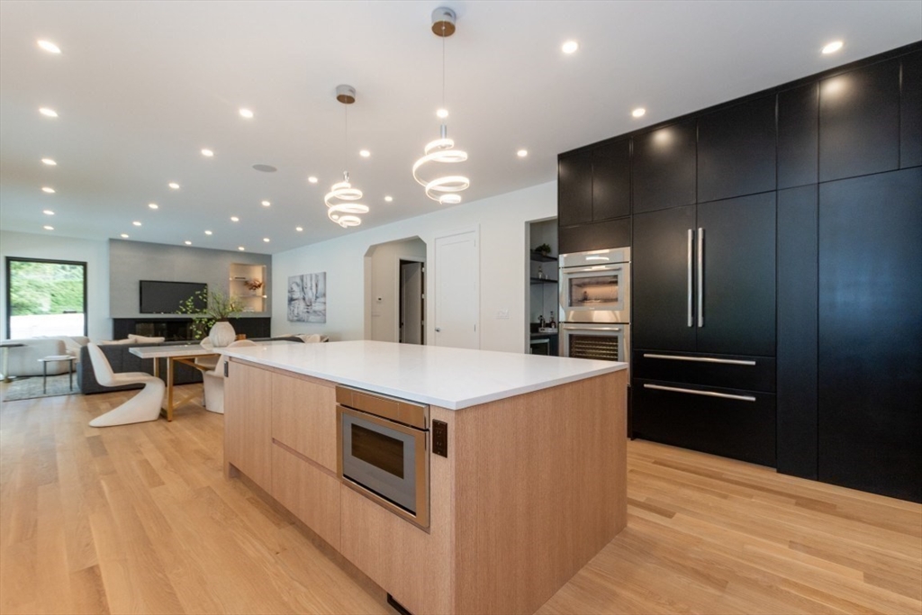 63 Drumlin Road Newton, MA 02459 - Photo 4 of 40