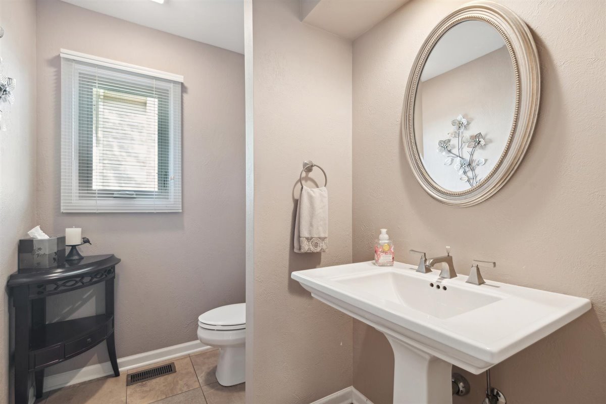 1926 Sheridan Road Buffalo Grove, IL 60089 - Photo 4 of 33