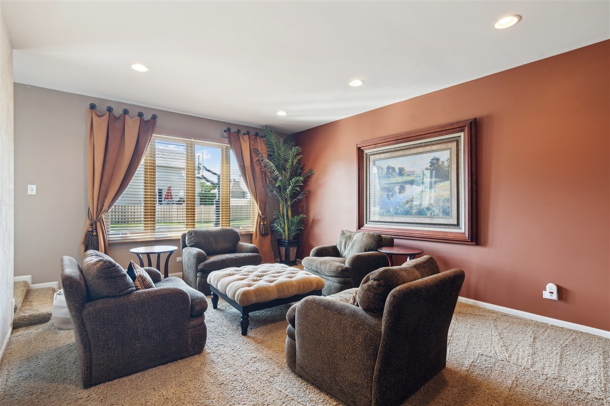 1926 Sheridan Road Buffalo Grove, IL 60089 - Photo 5 of 33