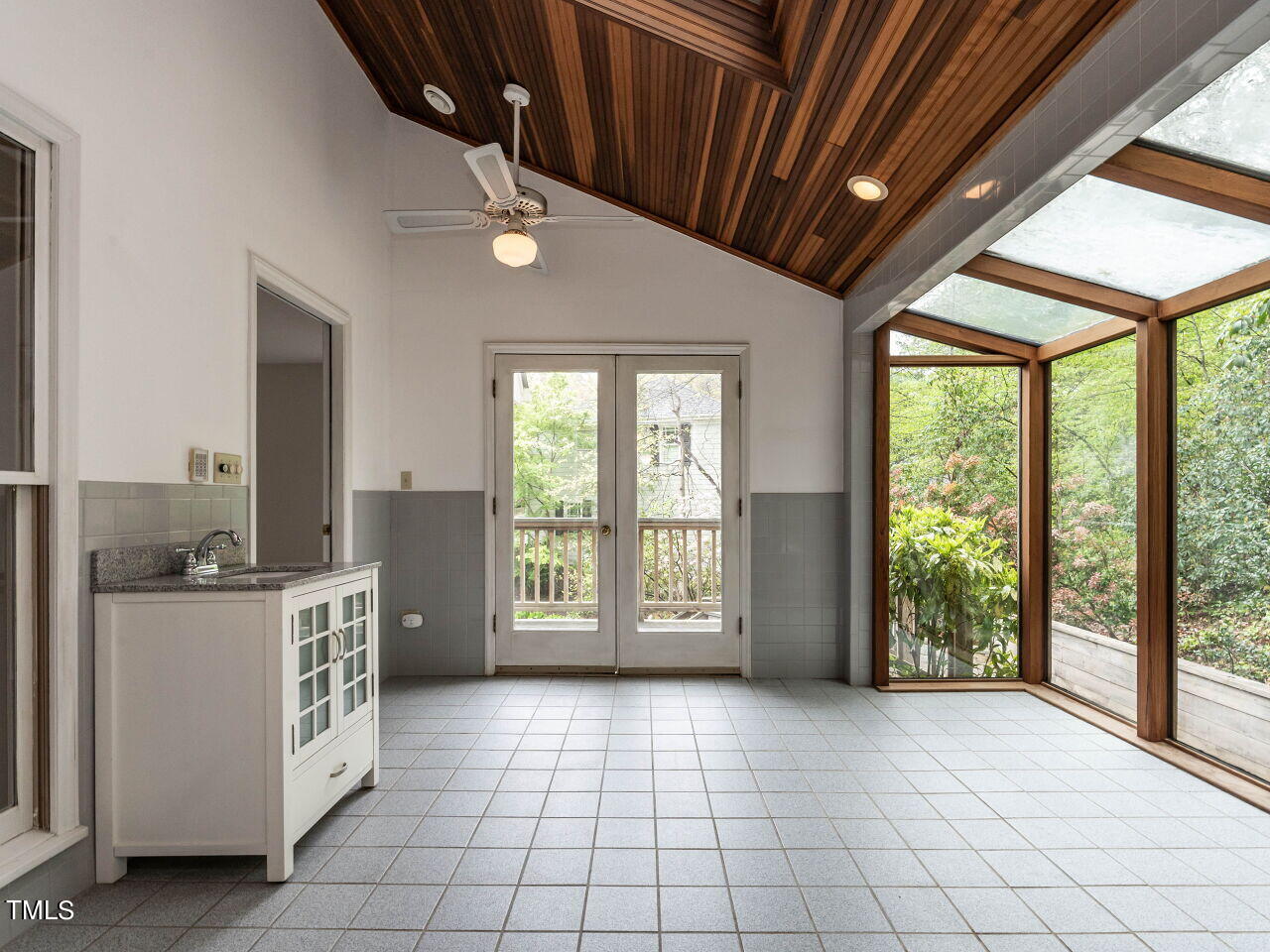 3309 Cobblestone Court Raleigh, NC 27607 - Photo 15 of 38 018-1280x960-atrium