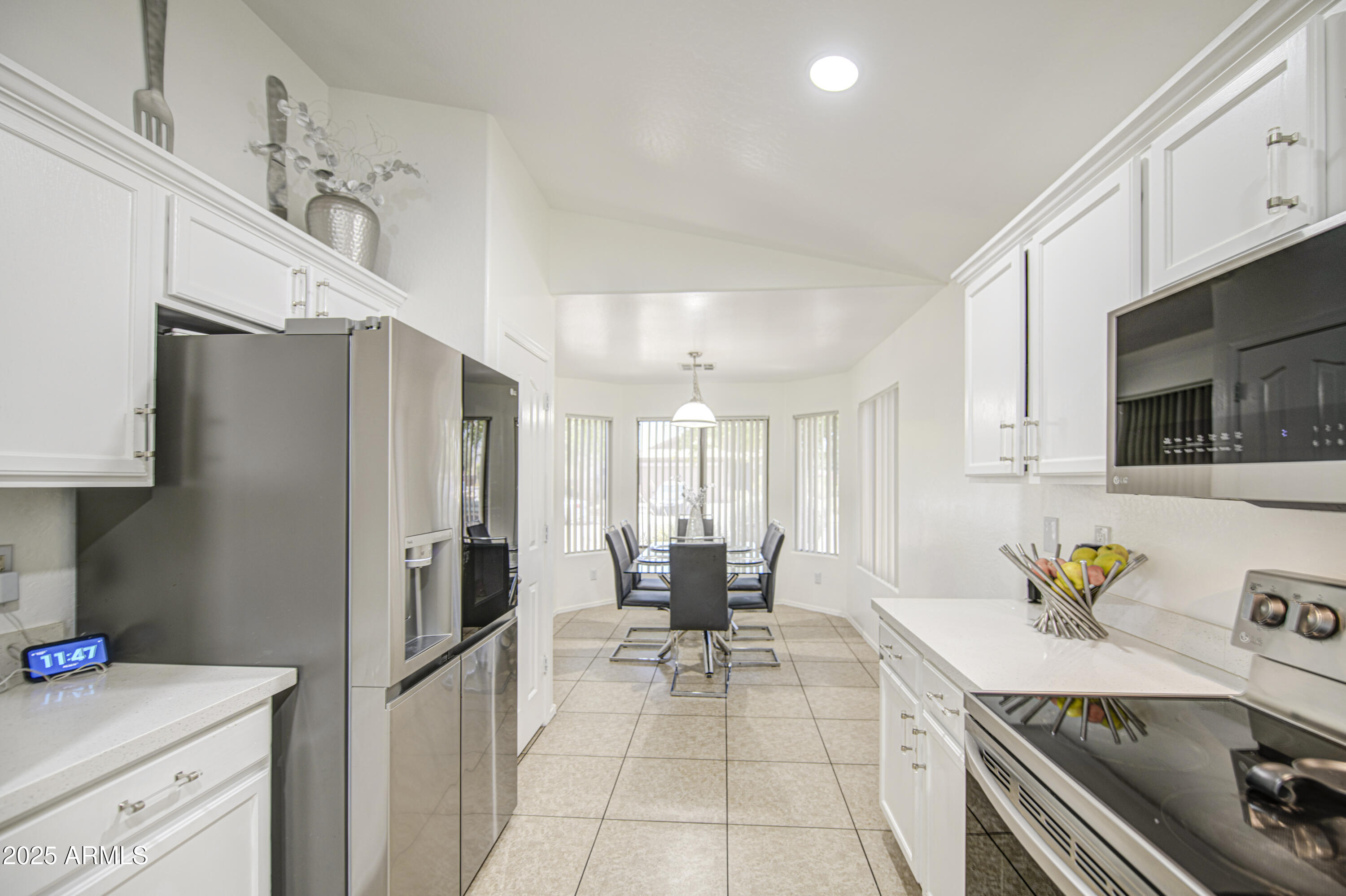 7204 West Beverly Road Laveen, AZ 85339 - Photo 11 of 45 Kitchen 6