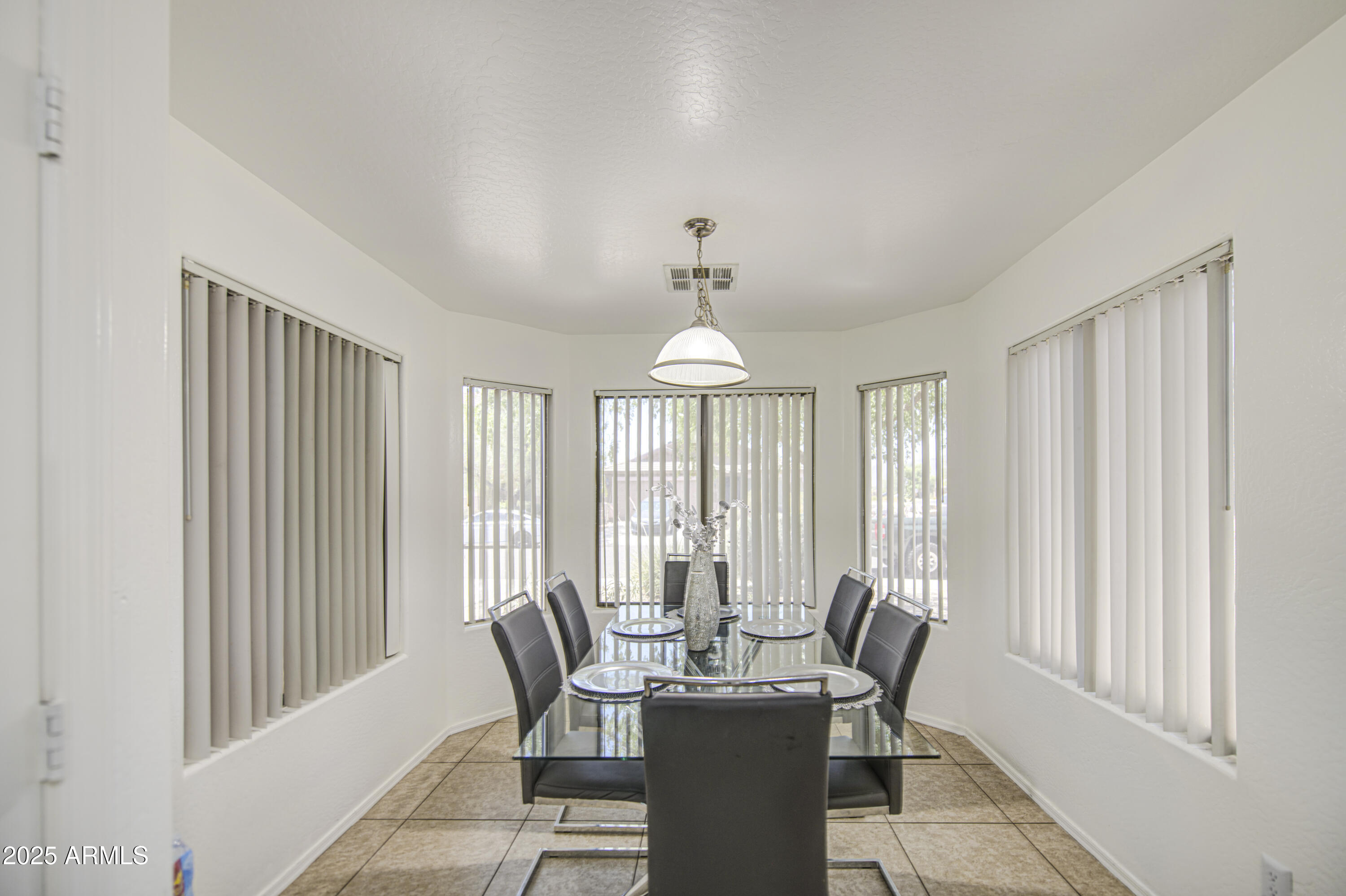 7204 West Beverly Road Laveen, AZ 85339 - Photo 13 of 45 Kitchen 8