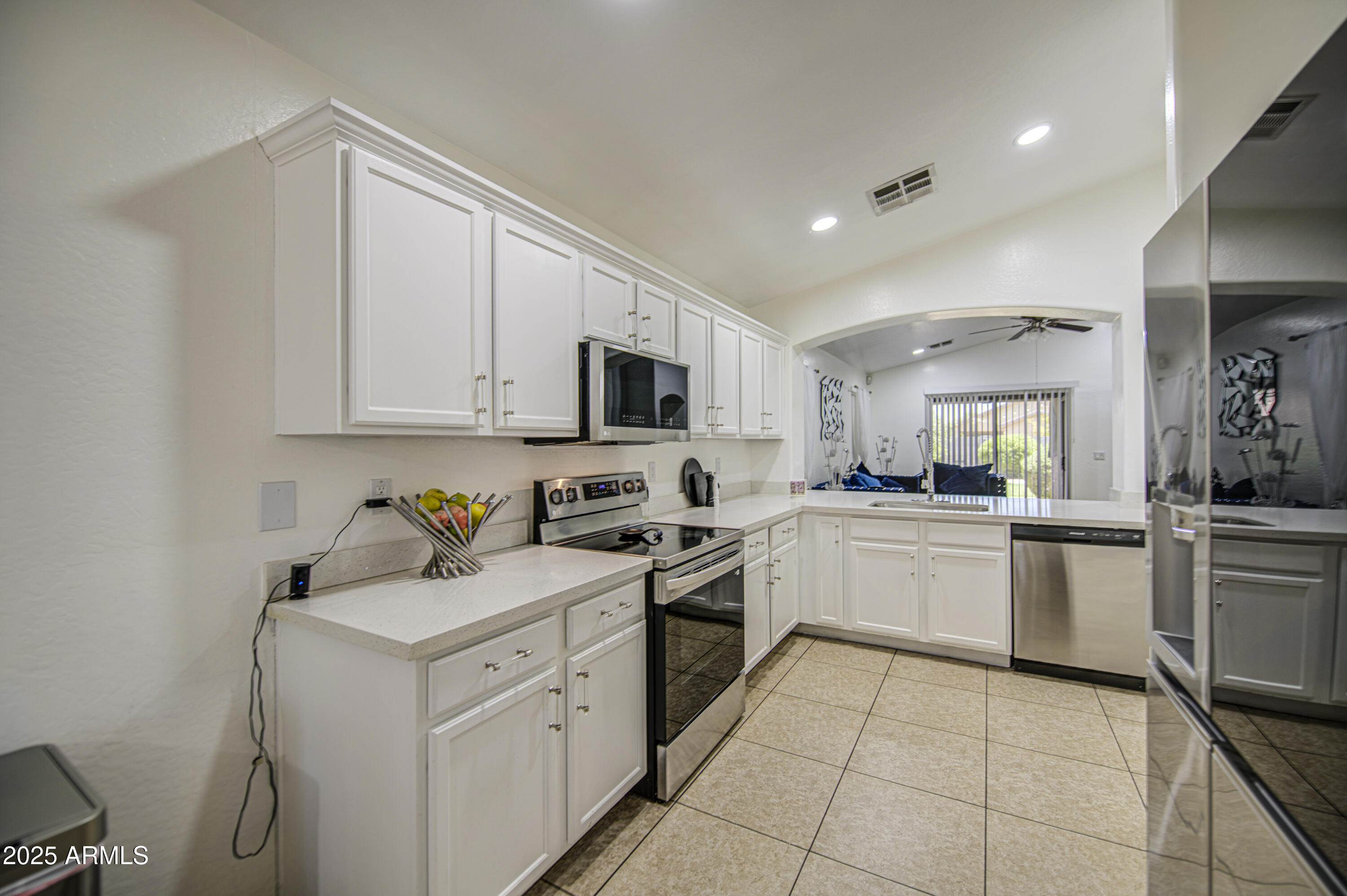 7204 West Beverly Road Laveen, AZ 85339 - Photo 16 of 45 Kitchen 11