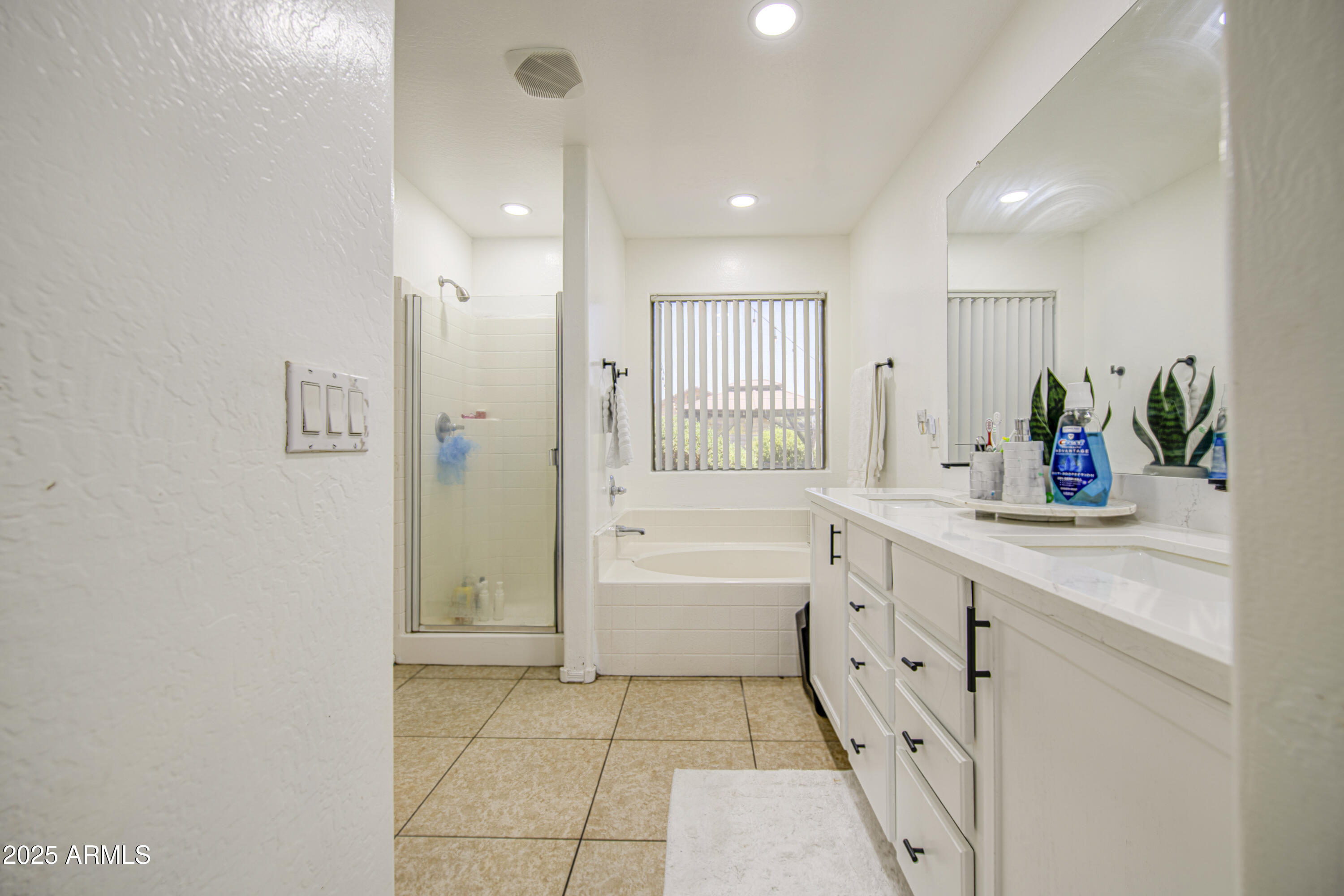 7204 West Beverly Road Laveen, AZ 85339 - Photo 27 of 45 Primary Bath 1
