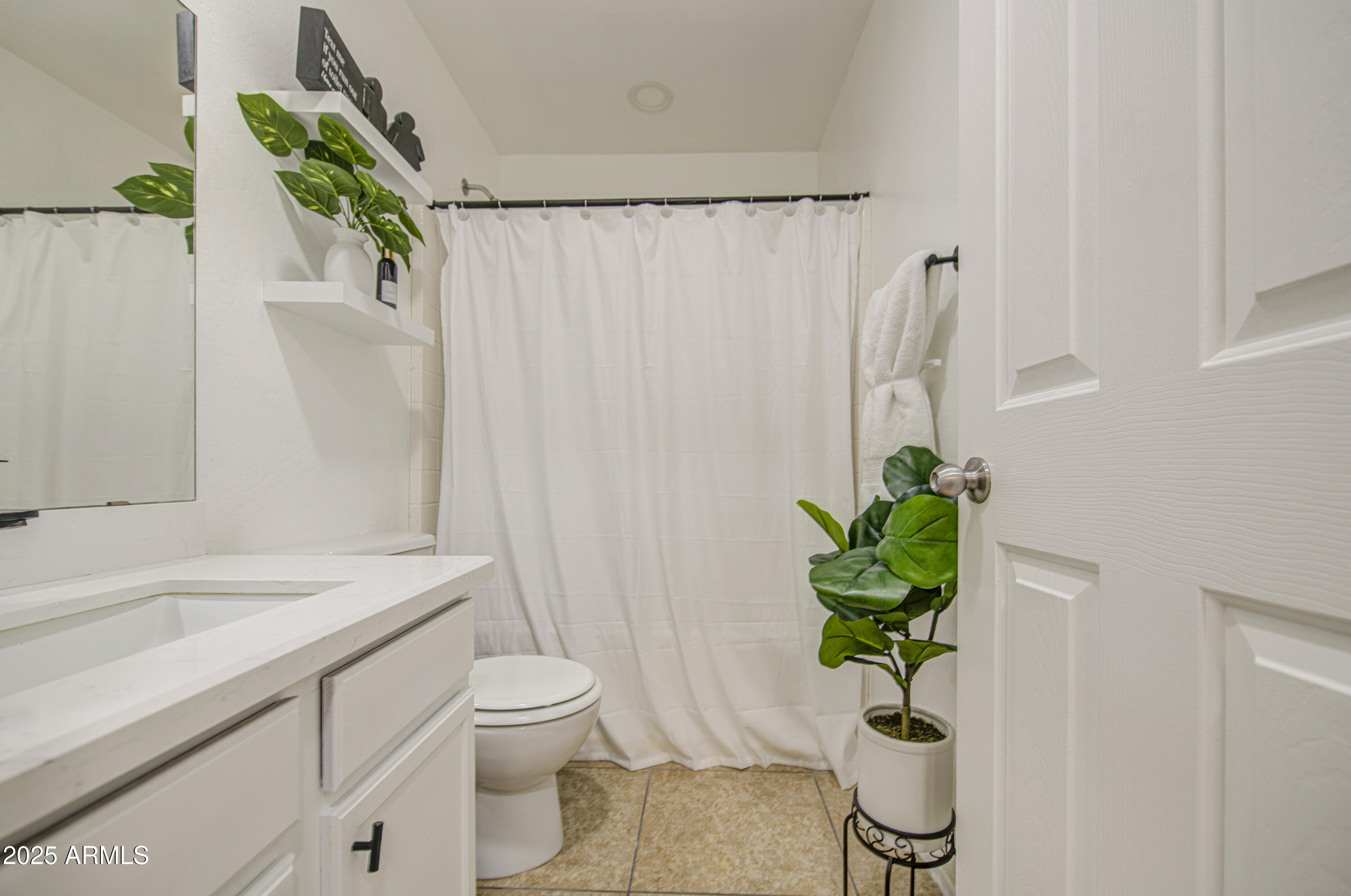 7204 West Beverly Road Laveen, AZ 85339 - Photo 35 of 45 Bathroom 2-pic 1