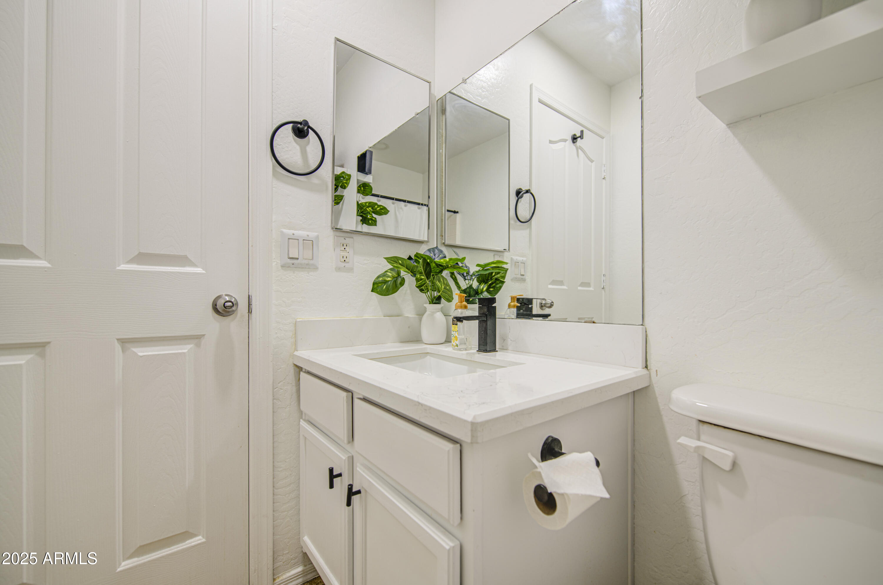 7204 West Beverly Road Laveen, AZ 85339 - Photo 37 of 45 Bathroom 2-pic 3