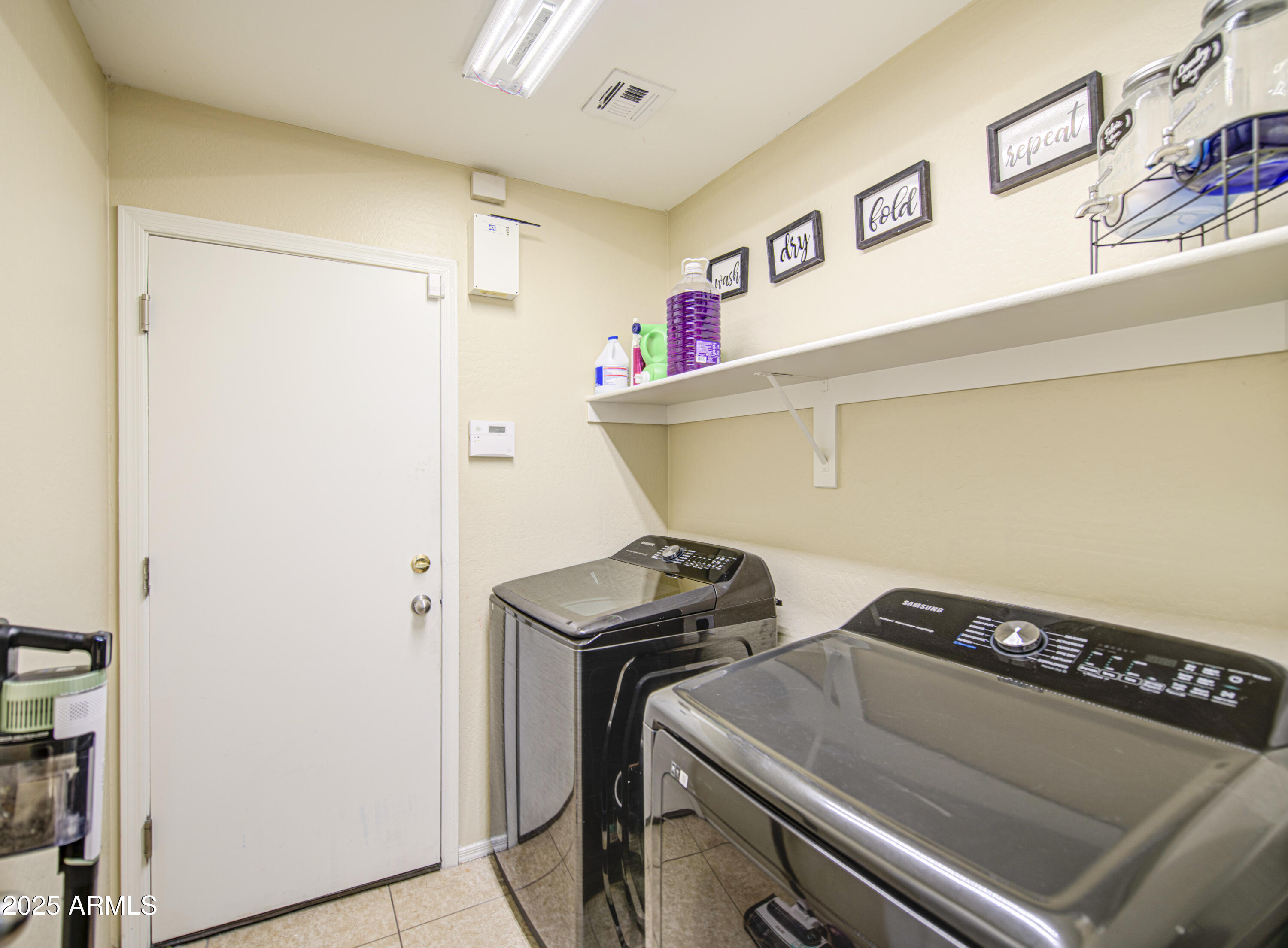 7204 West Beverly Road Laveen, AZ 85339 - Photo 38 of 45 Laundry