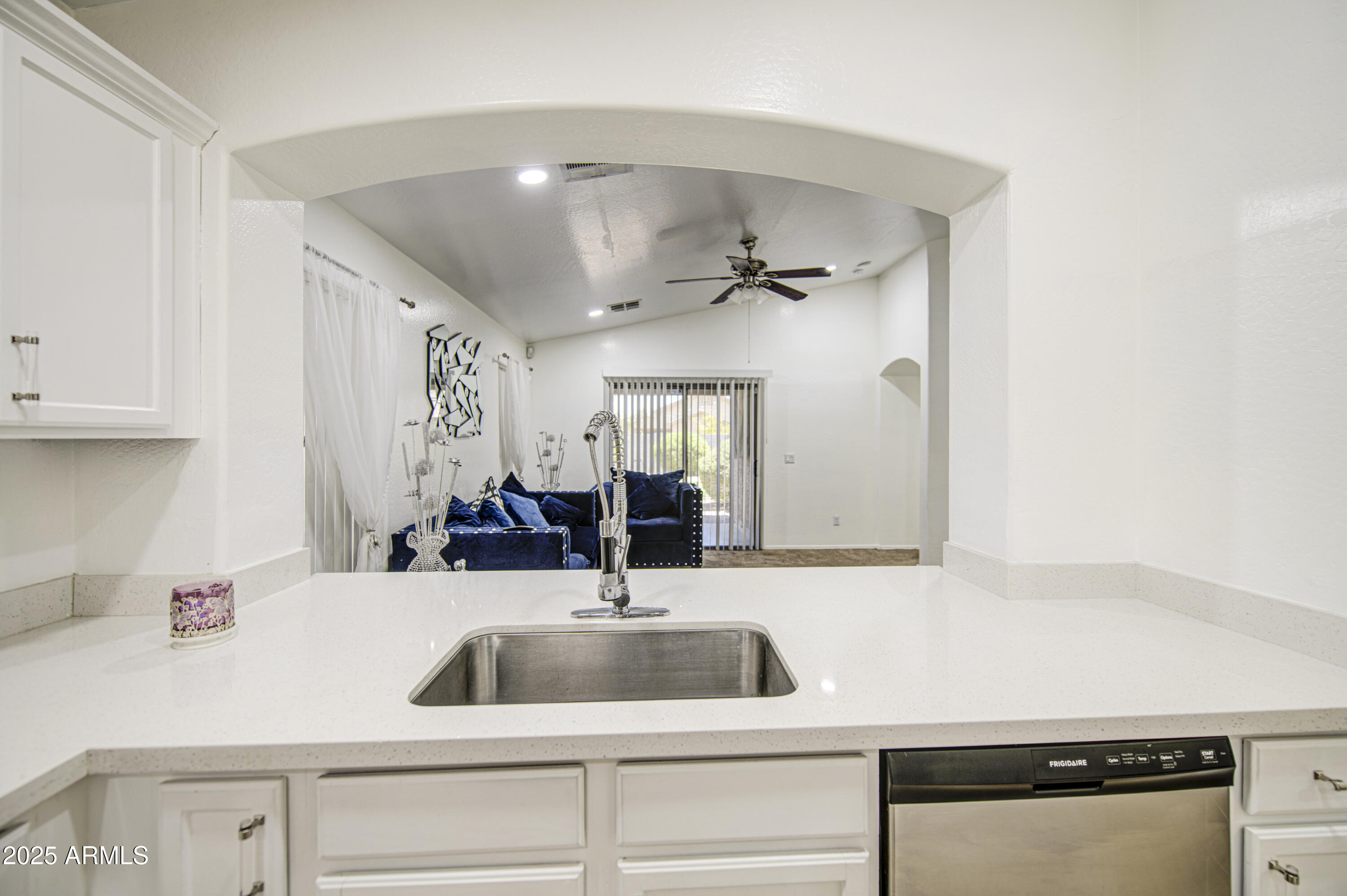 7204 West Beverly Road Laveen, AZ 85339 - Photo 9 of 45 Kitchen 4