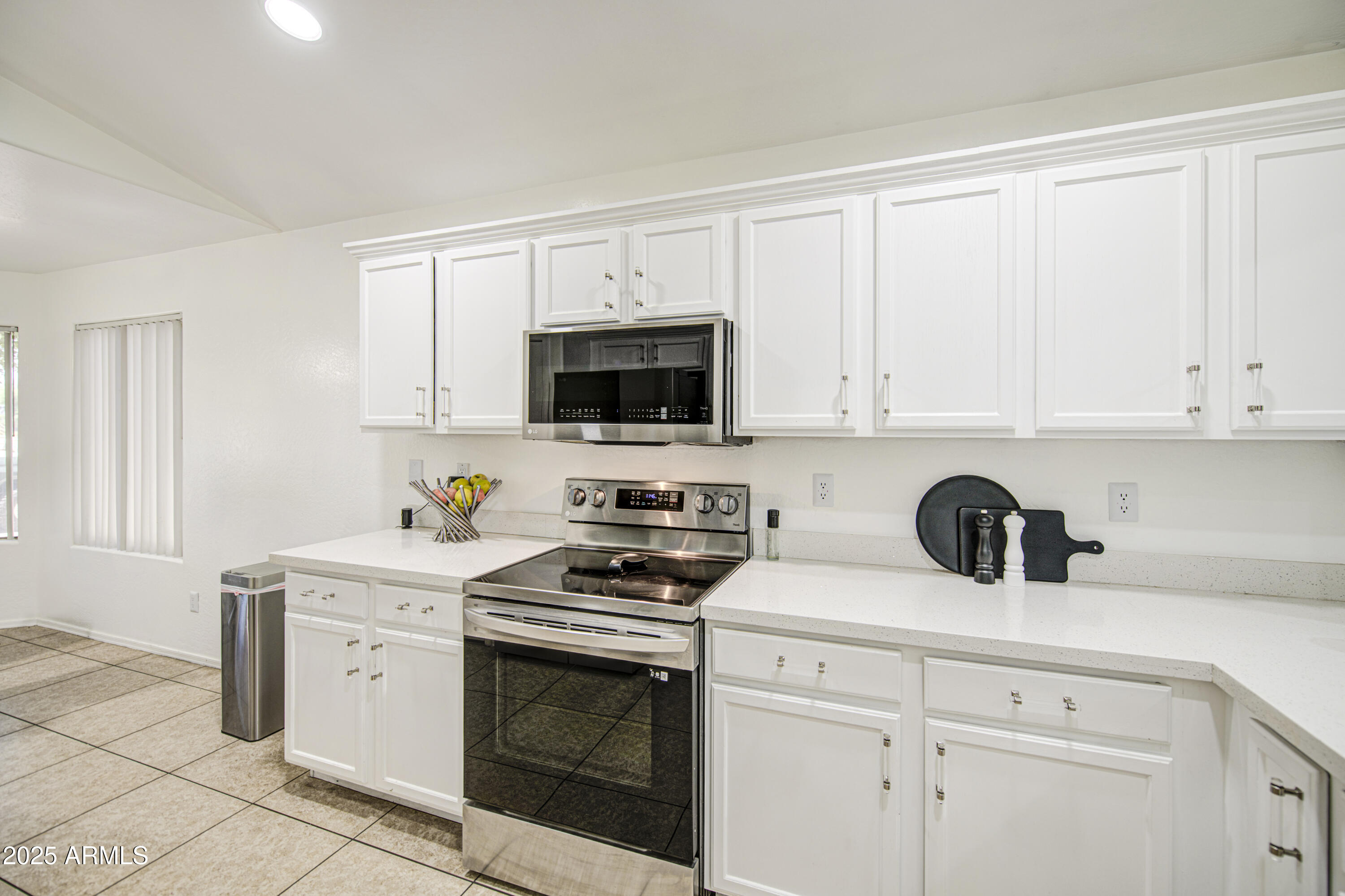 7204 West Beverly Road Laveen, AZ 85339 - Photo 10 of 45 Kitchen 5