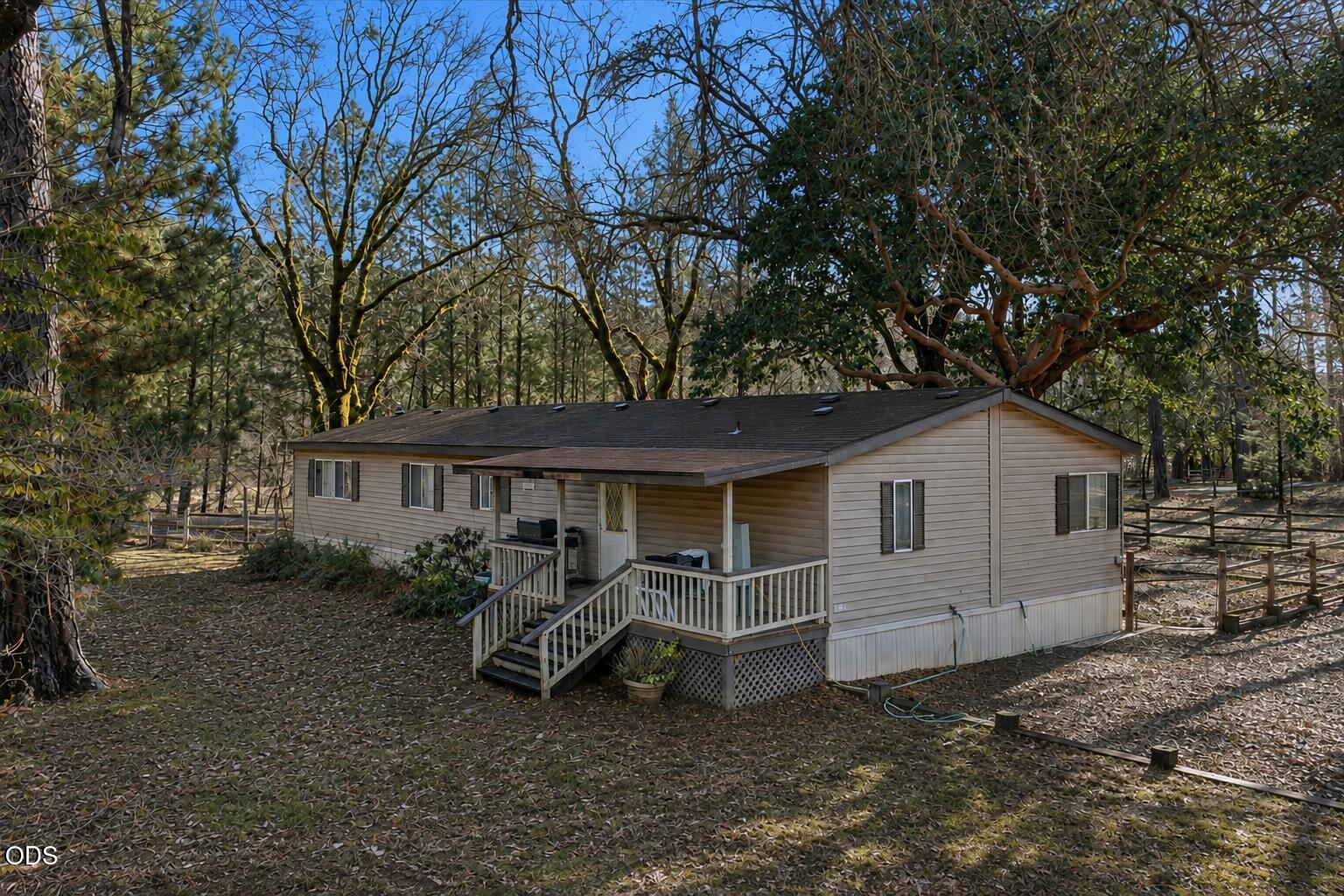 1401 Upper River Road Gold Hill, OR 97525 - Photo 4 of 12 Gallery Image 4