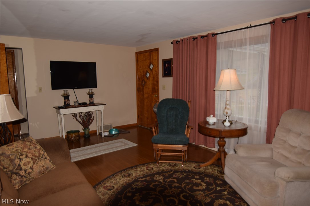 1341 May Valley Road Southwest New Philadelphia, OH 44663 - Photo 5 of 21 Gallery Image 5