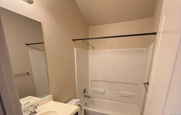 $1,900 | 5446 Sunlit Brook, San Antonio, TX 78240