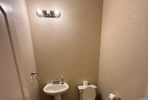 $1,900 | 5446 Sunlit Brook, San Antonio, TX 78240