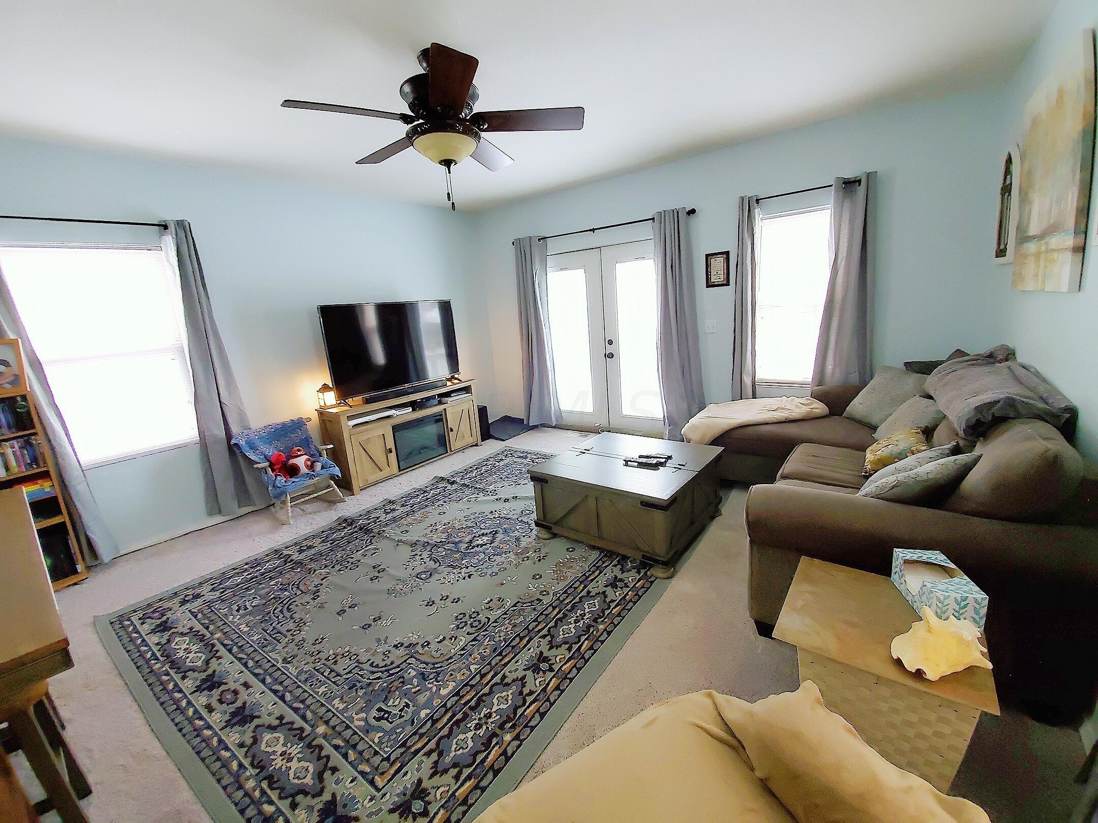 322 Reed Avenue Marion, OH 43302 - Photo 5 of 19 Living Room