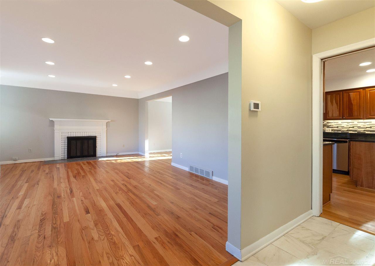 805 Canterbury Road Grosse Pointe Woods, MI 48236 - Photo 2 of 41