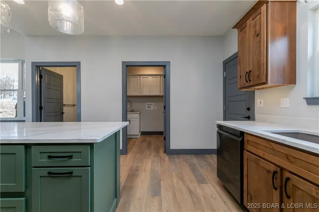 $825,000 | 31291 Los Breezes Circle, Rocky Mount, MO 65072