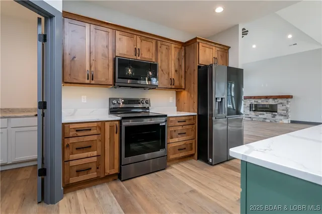 $825,000 | 31291 Los Breezes Circle, Rocky Mount, MO 65072