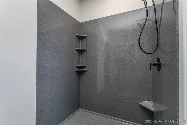 $825,000 | 31291 Los Breezes Circle, Rocky Mount, MO 65072