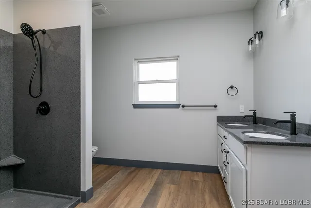 $825,000 | 31291 Los Breezes Circle, Rocky Mount, MO 65072