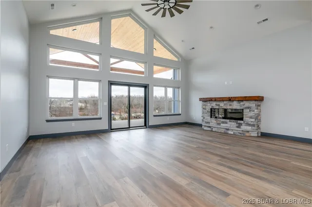 $825,000 | 31291 Los Breezes Circle, Rocky Mount, MO 65072