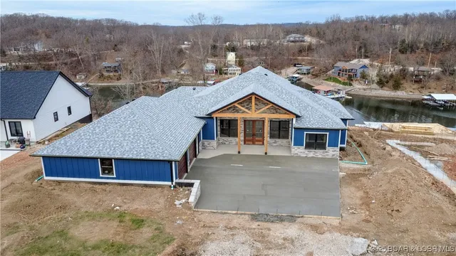 $825,000 | 31291 Los Breezes Circle, Rocky Mount, MO 65072