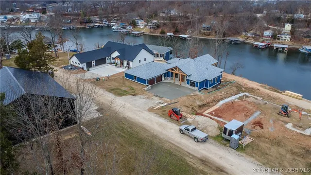 $825,000 | 31291 Los Breezes Circle, Rocky Mount, MO 65072