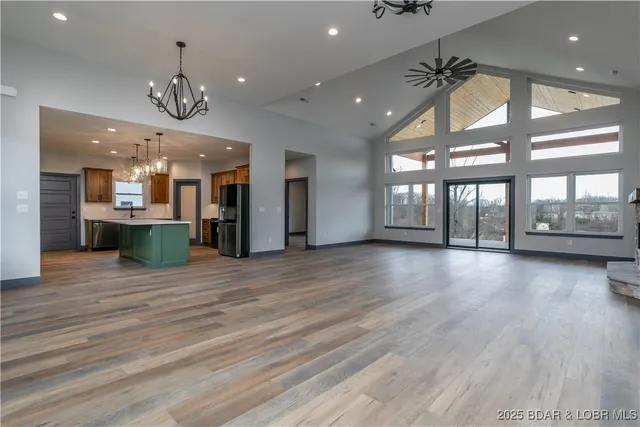 $825,000 | 31291 Los Breezes Circle, Rocky Mount, MO 65072