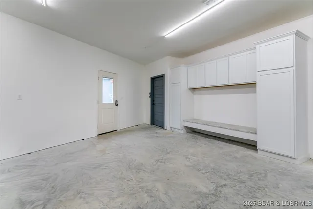 $825,000 | 31291 Los Breezes Circle, Rocky Mount, MO 65072