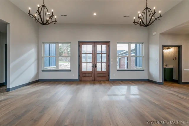 $825,000 | 31291 Los Breezes Circle, Rocky Mount, MO 65072