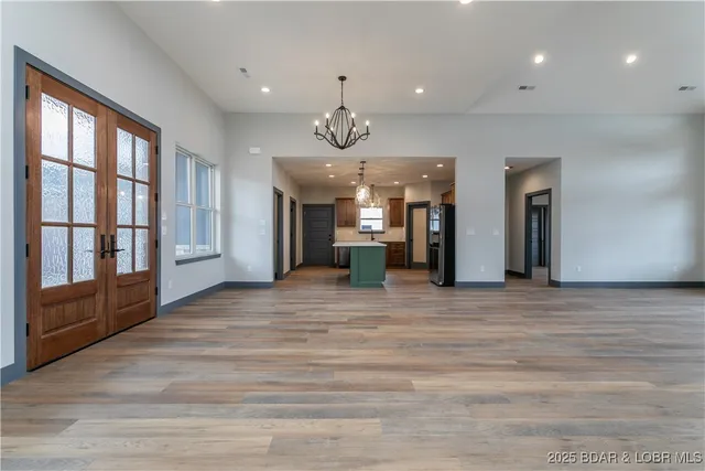 $825,000 | 31291 Los Breezes Circle, Rocky Mount, MO 65072