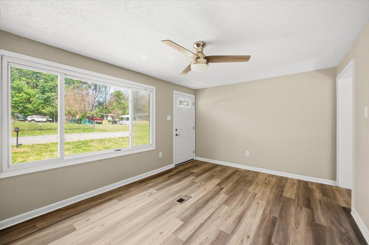 322 Reynard Road Kearneysville, WV 25430 - Photo 5 of 22 Family Room