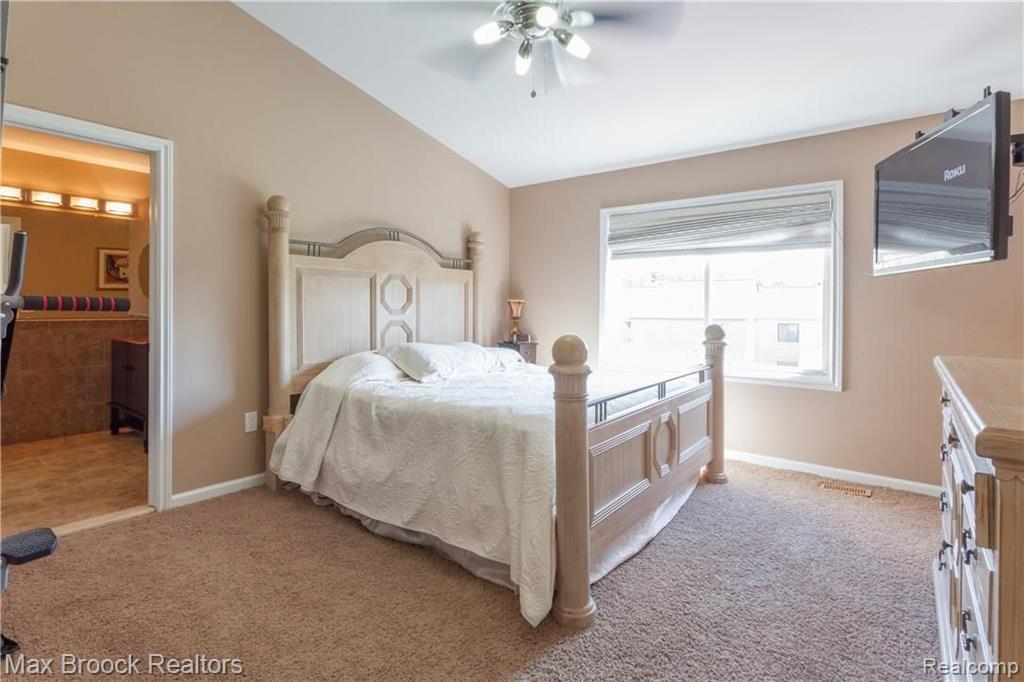 2223 Crystal Drive, Unit 24 Rochester Hills, MI 48309 - Photo 18 of 41