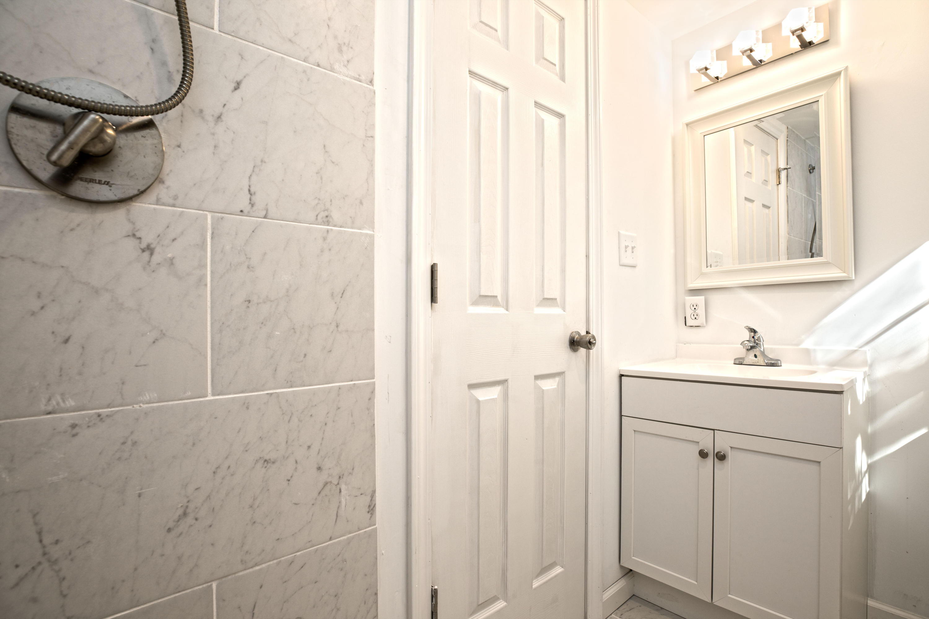 695 Ridge Lake Road Crestview, FL 32536 - Photo 19 of 27 a bathroom with a sink and mirror