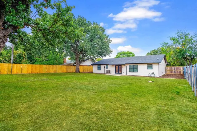 a view of a house with a backyard