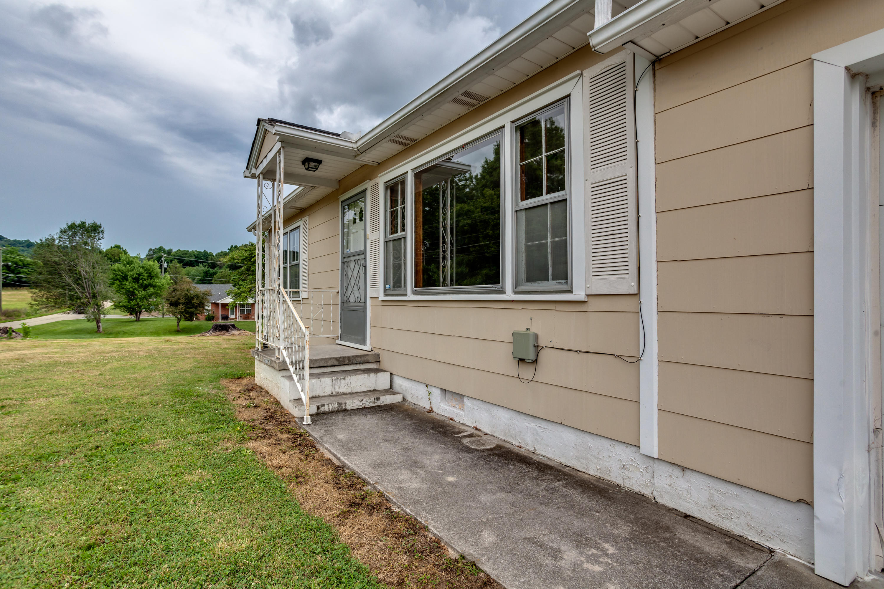 6518 Henegar Road Corryton, TN 37721 - Photo 4 of 21 004210701-4-6518HenegarRdCorrytonTN-SMAL