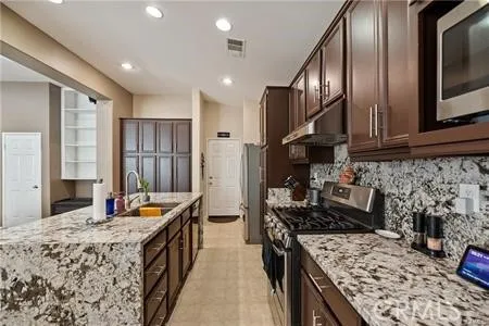 $3,500 | 39366 11th Street West, Palmdale, CA 93551