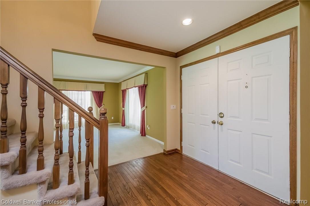 501 Sunlight Drive Rochester, MI 48309 - Photo 6 of 40 006-Foyer-2059804-medium.jpg