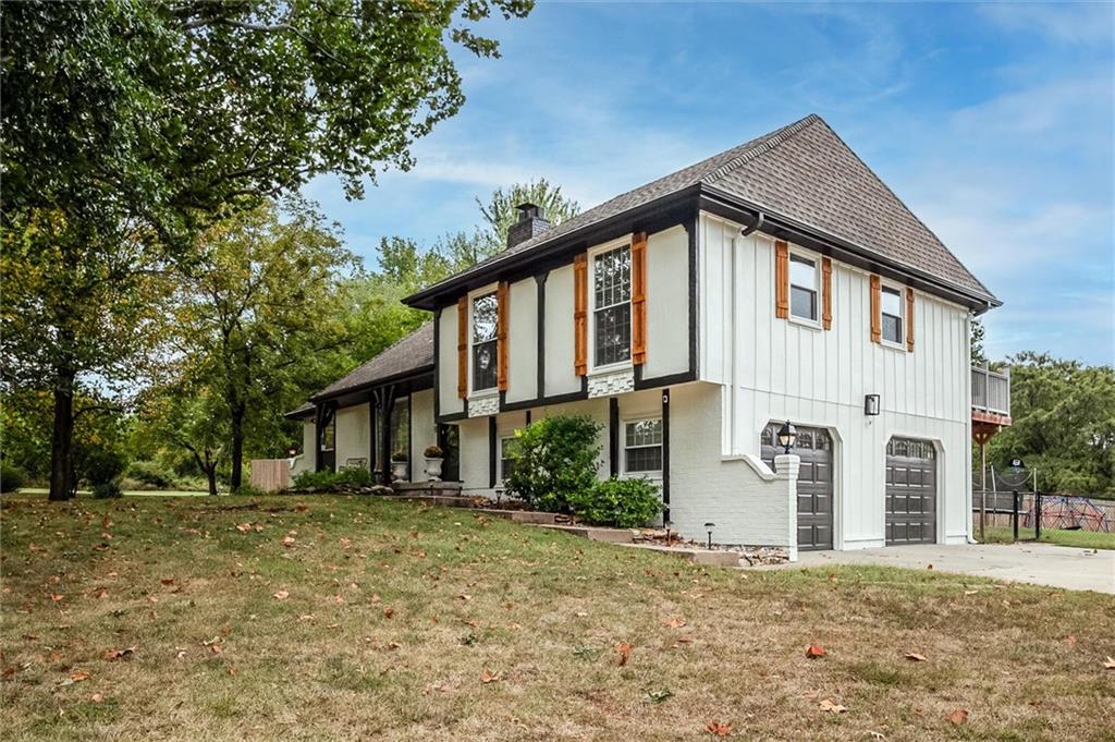 23210 Old Cyclone School Road Lee's Summit, MO 64064 - Photo 2 of 40